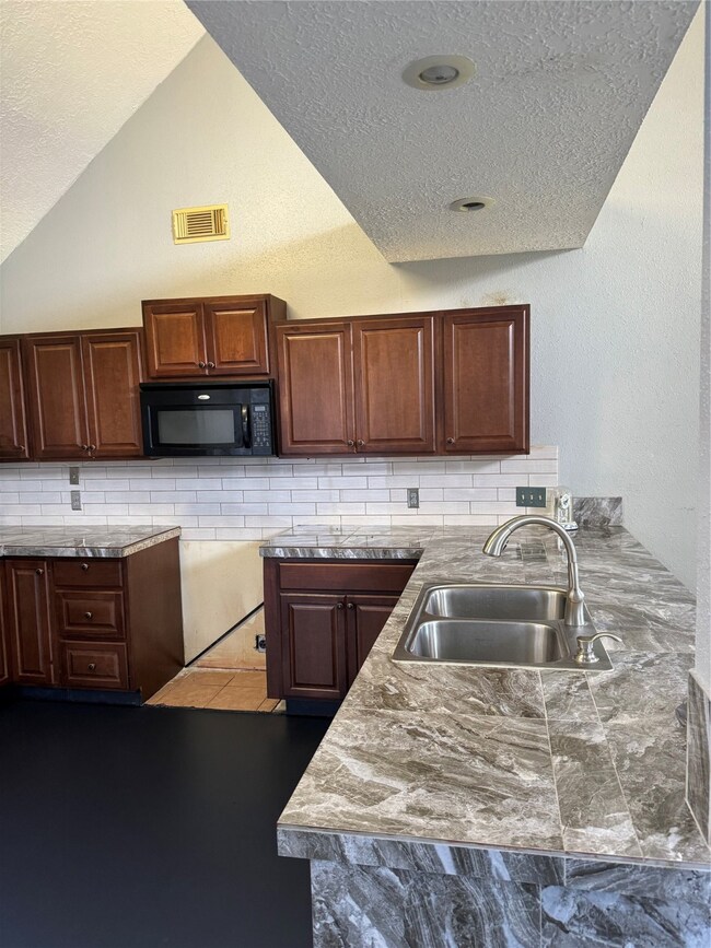 13215 Fountaincrest Ct, Houston, TX 77041 - photo 4