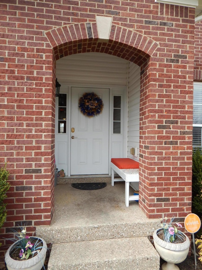 Great covered front porch!