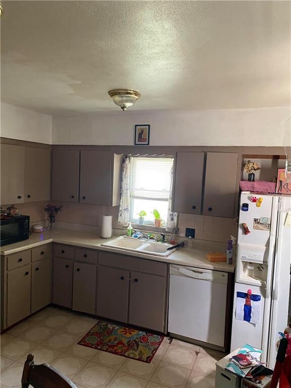 3915 13th St, Des Moines, IA 50313 - photo 2