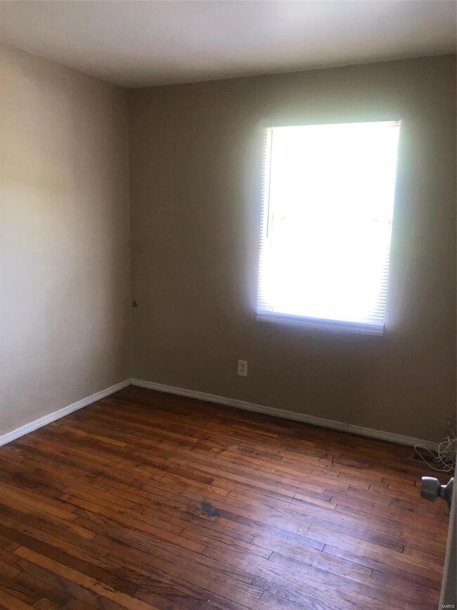 4455 Penrose St, Saint Louis, MO 63115 - photo 2