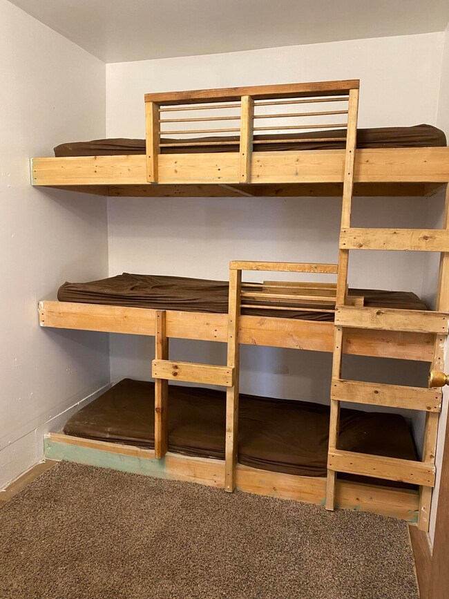 S-522 bunk room