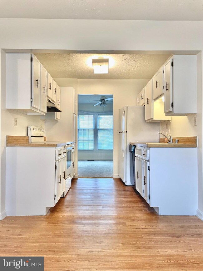 2105 Lang Dr, Crofton, MD 21114 - photo 3