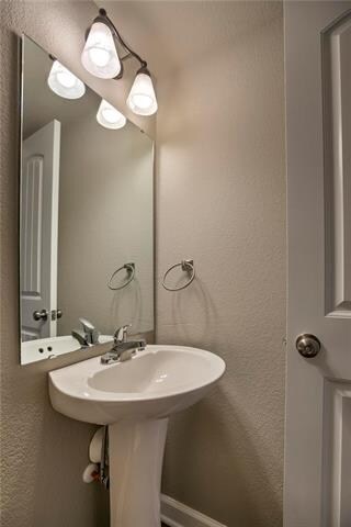 211 Pointe Ln, Raymore, MO 64083 - photo 3