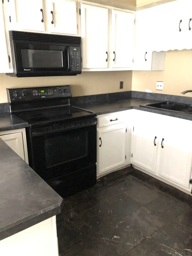 10249 Bourbon St, Newburgh, IN 47630 - photo 5