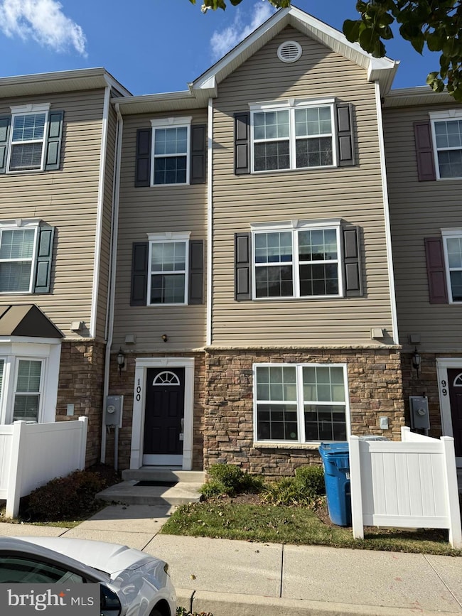 1818 Cassandra Dr unit 100, Sykesville, MD 21784 - photo 2