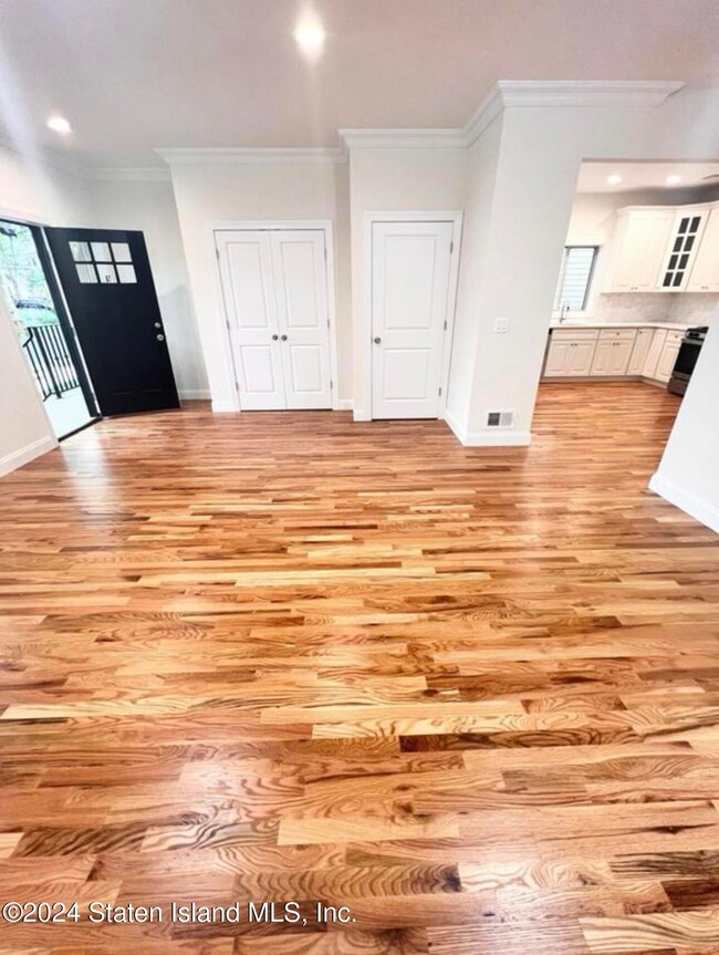 87 Coddington Ave unit 1, Staten Island, NY 10306 - photo 5