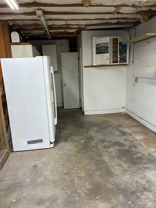 3324 Bonfire Dr unit B, Milton, FL 32583 - photo 6