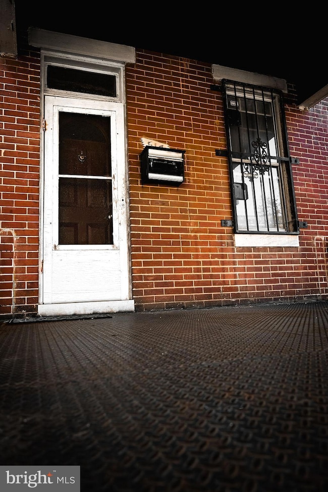 517 N Edgewood St, Baltimore, MD 21229 - photo 2