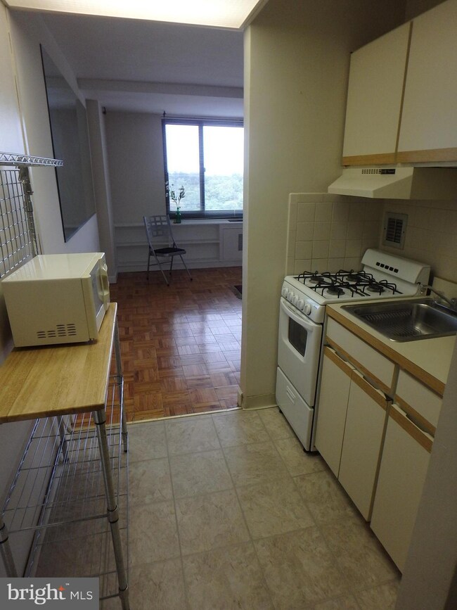 1011 Arlington Blvd unit 728, Arlington, VA 22209 - photo 2