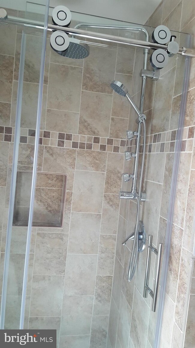 14206 Greenview Dr, Laurel, MD 20708 - photo 7