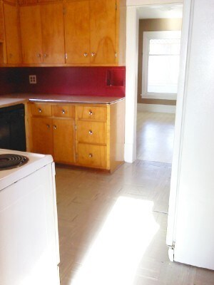 Kitchen, another view<|><|>