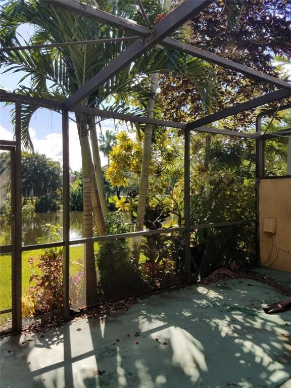 SCREENED PATIO