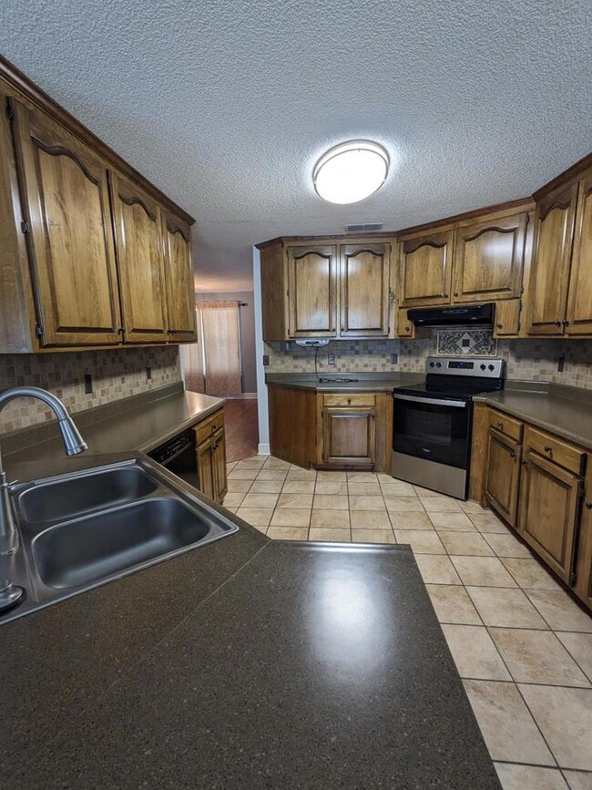 1108 Karen Ln, Douglas, GA 31533 - photo 7