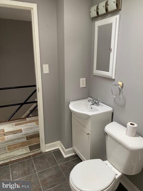 913 Imperial Ct, Halethorpe, MD 21227 - photo 6