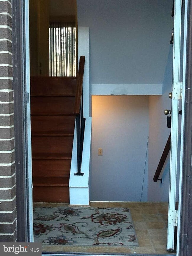 19336 Running Cedar Ct, Germantown, MD 20876 - photo 2