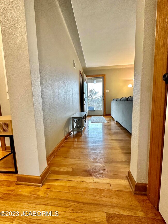 1303 Eminence Dr, Jefferson City, MO 65101 - photo 4