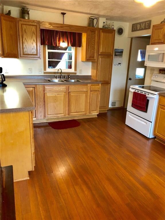 414 W South Ave, Chippewa Falls, WI 54729 - photo 5