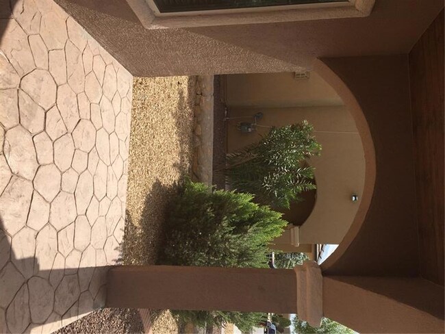 14221 Desert Sky Dr, Horizon City, TX 79928 - photo 3