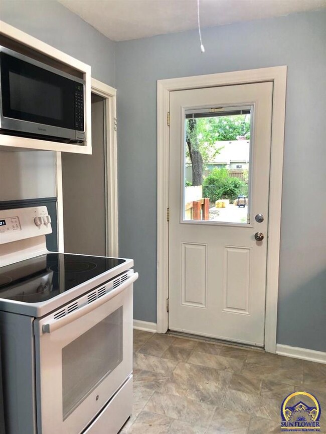 2015 SW Randolph Ave, Topeka, KS 66604 - photo 7