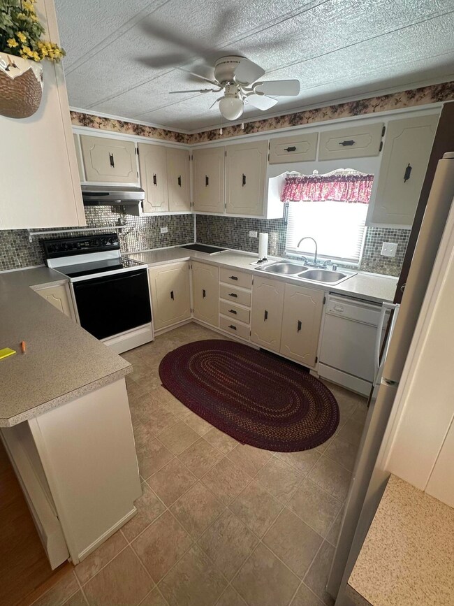 155 Cedar St, Millinocket, ME 04462 - photo 6