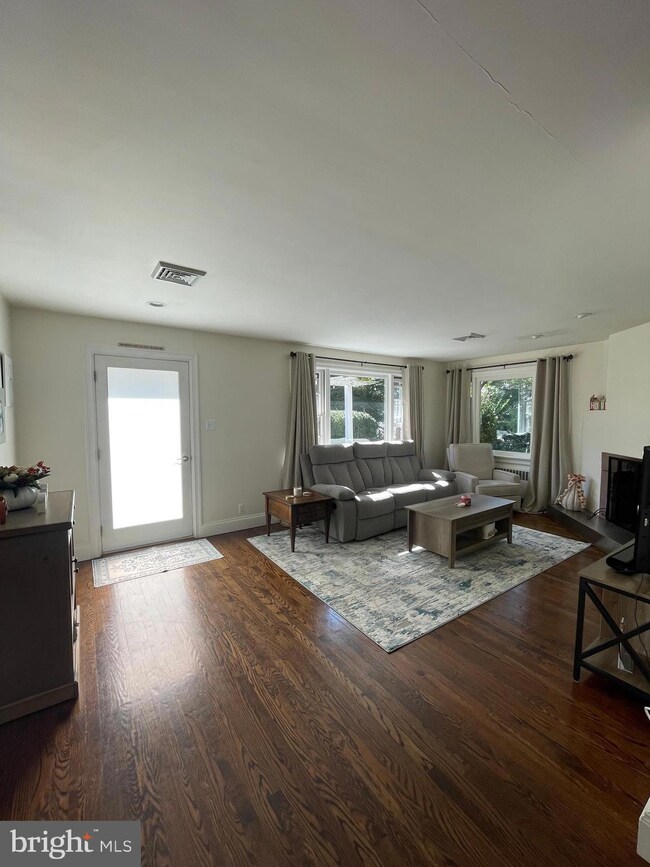 329 Elmwood Ln, Riegelsville, PA 18077 - photo 4