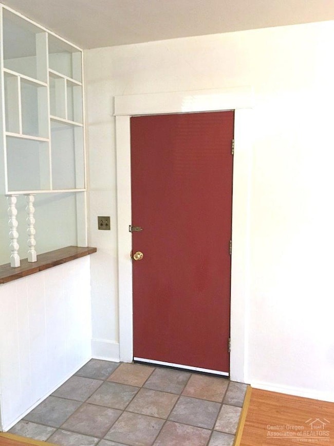 839 SW Cascade Ave, Redmond, OR 97756 - photo 3