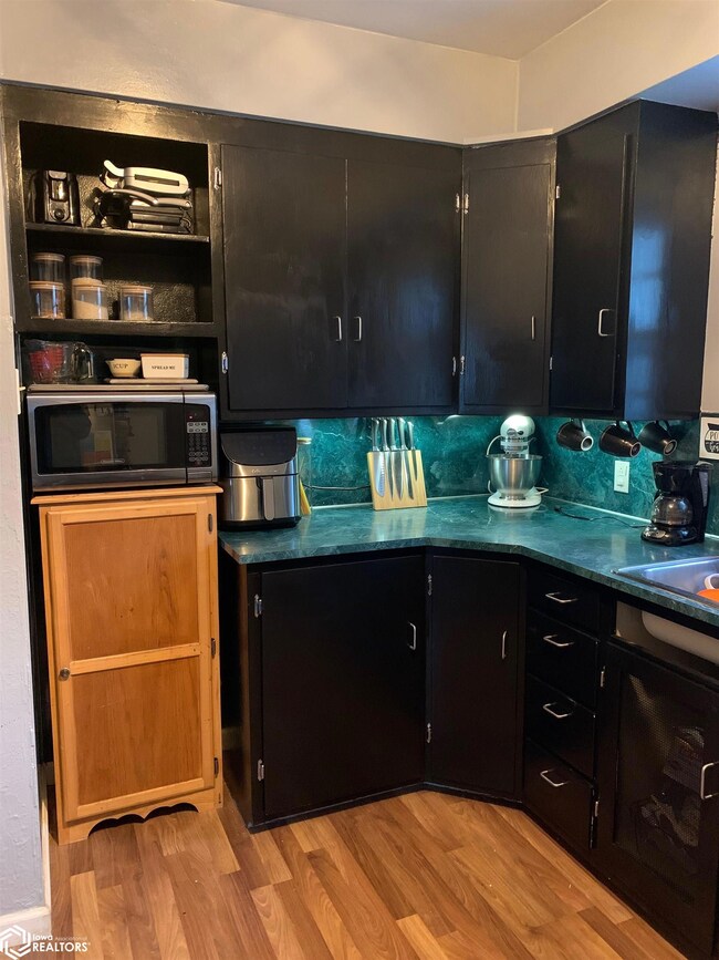 225 Martin Rd, Waterloo, IA 50701 - photo 6