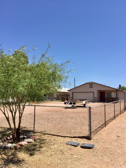Front/Side Yard View