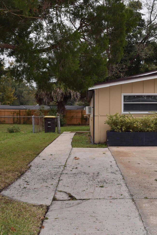 6739 Daughtry Blvd S, Jacksonville, FL 32210 - photo 3