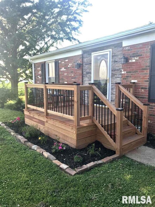 1488 Vasey Ln, Jacksonville, IL 62650 - photo 2