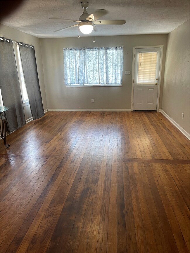 6813 Appleton St, Houston, TX 77022 - photo 7