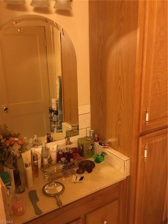 3345 Berkeley Rd, Cleveland, OH 44118 - photo 2