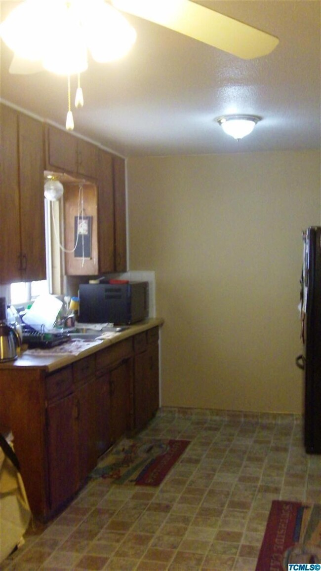 21083 Iris Ave, Porterville, CA 93257 - photo 4