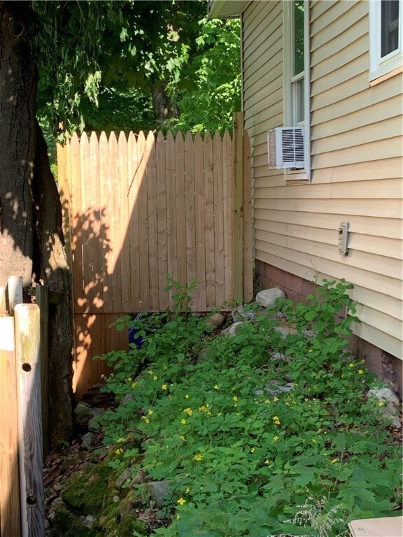 13 Redwood St, Woonsocket, RI 02895 - photo 6