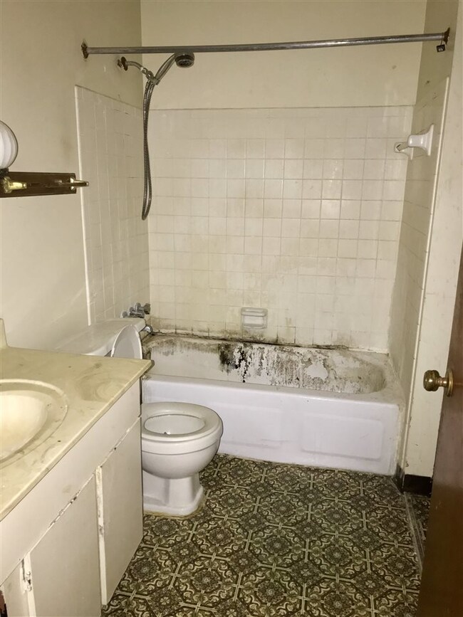 5251 Flowering Peach Dr unit L1, Memphis, TN 38115 - photo 5