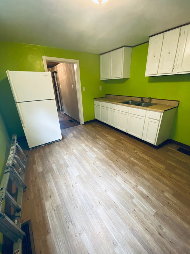 1326 W 14th St, Anderson, IN 46016 - photo 3