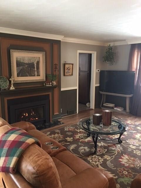 A cozy Regency gas fireplace and crown molding app