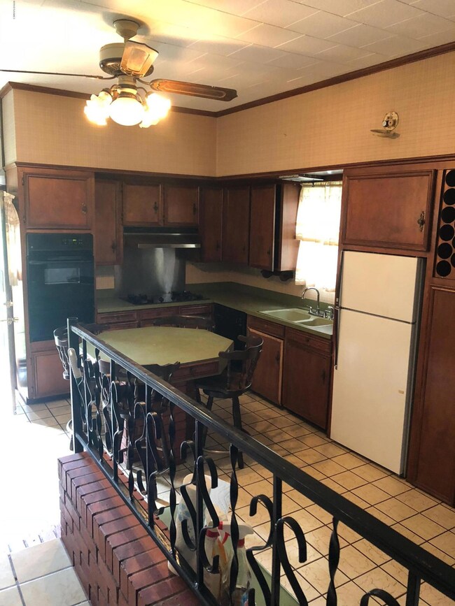 607 Jean Edias St, Abbeville, LA 70510 - photo 5