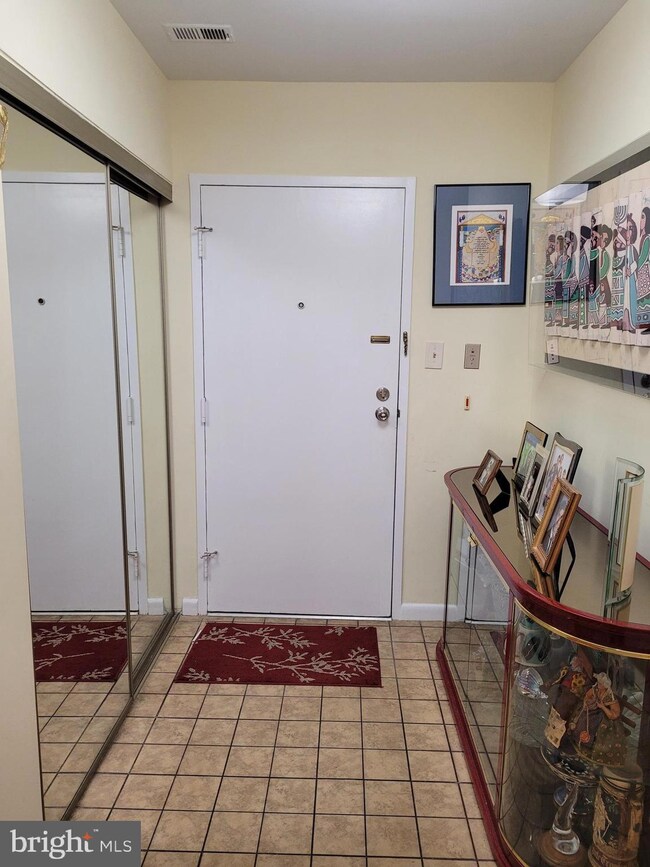 Heather Ridge unit 200, Baltimore, MD 21209 - photo 2