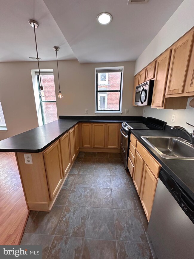 2627 Adams Mill Rd NW unit 302, Washington, DC 20009 - photo 6