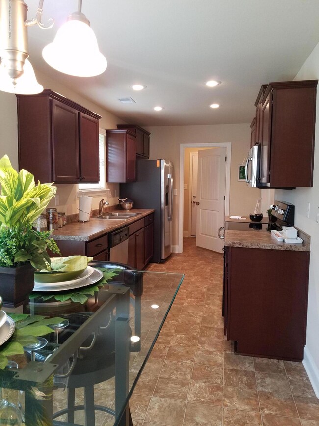 EAT IN KITCHEN WITH RECESSED LITES