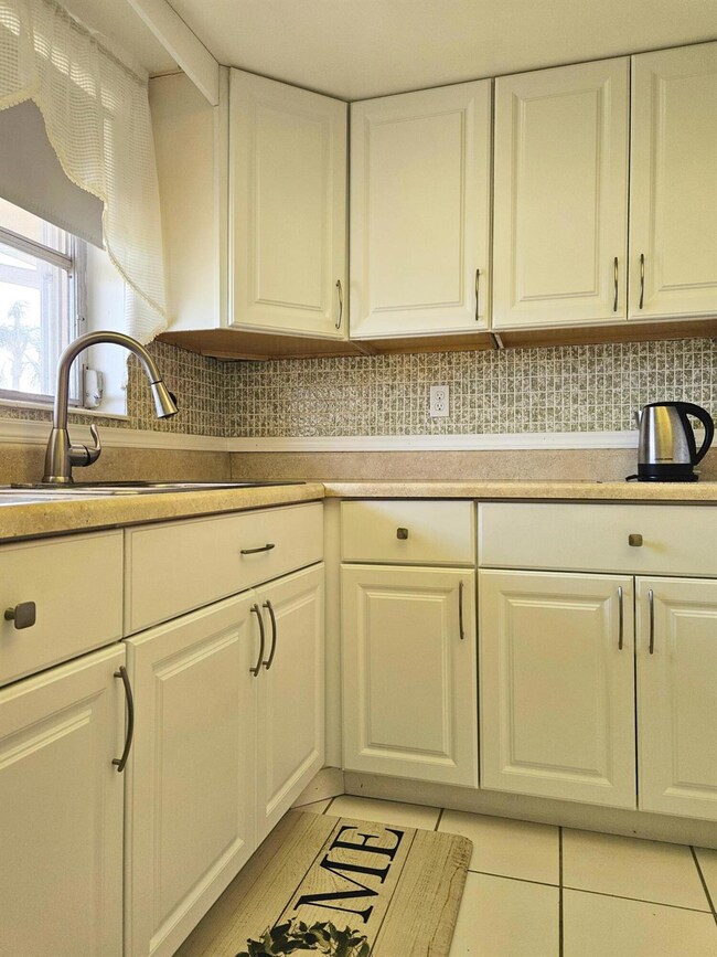 2581 Dudley Dr W unit A, West Palm Beach, FL 33415 - photo 6