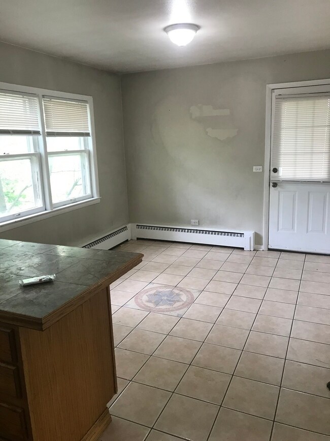 1617 11th St, Waukegan, IL 60085 - photo 4