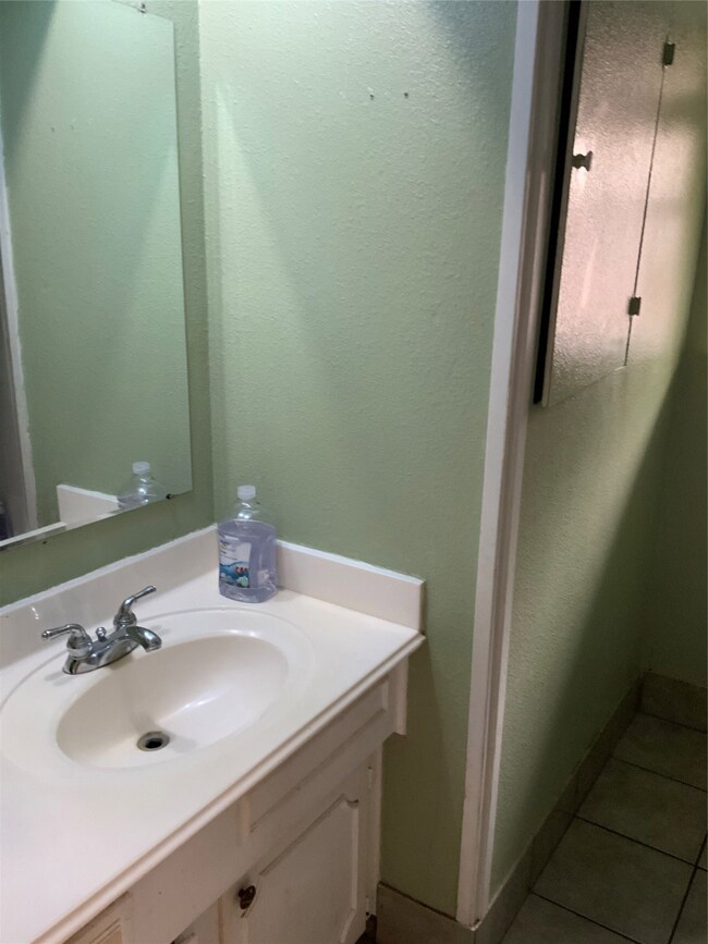 7115 Yellow Pine Dr, Houston, TX 77040 - photo 4