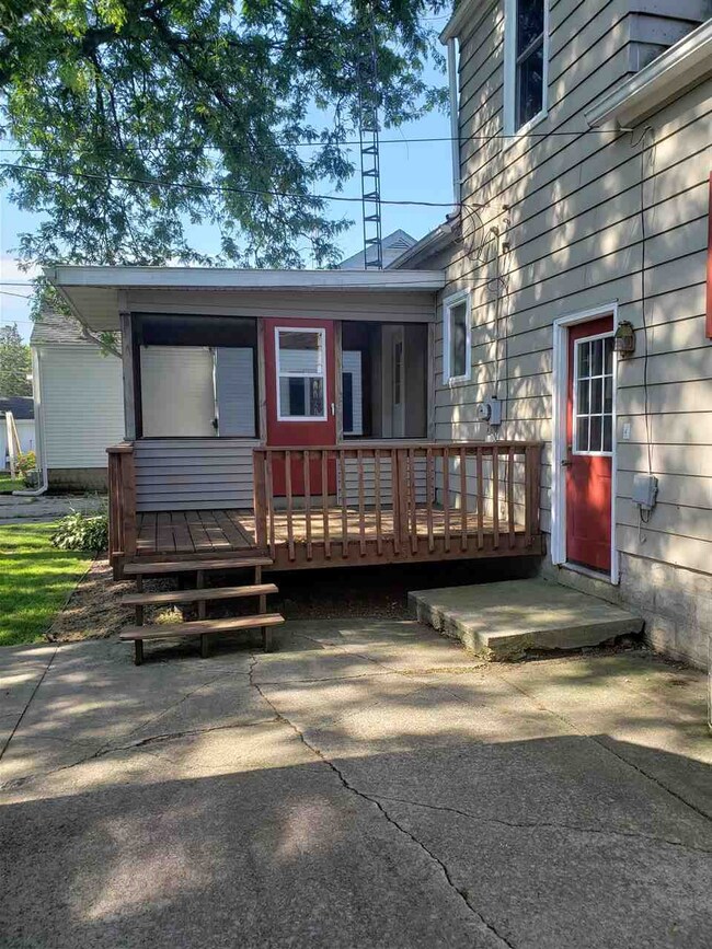 611 Cochrane St, Waupun, WI 53963 - photo 2