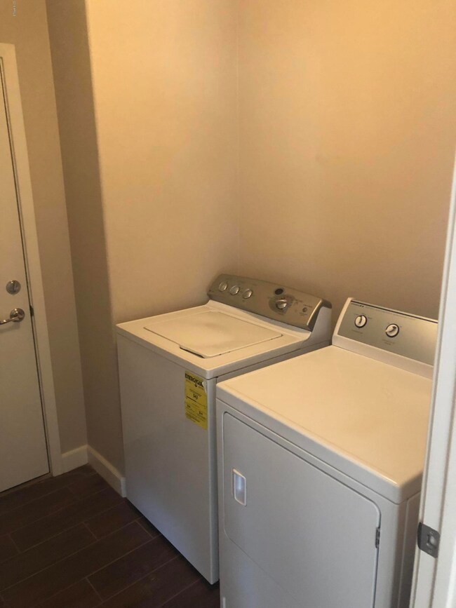 Washer/Dryer included