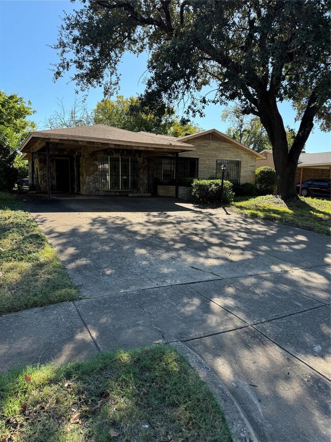 Ranch-style house with a carport