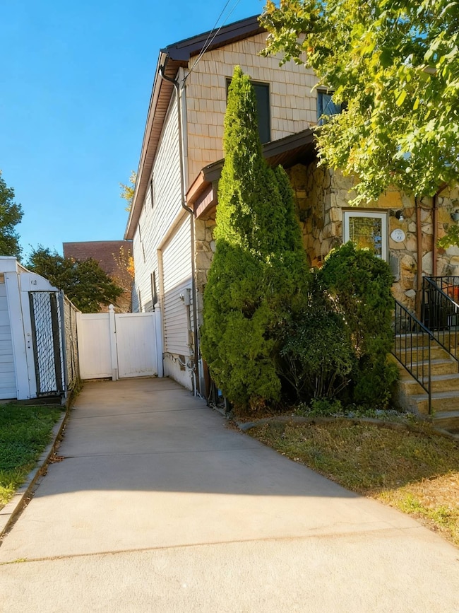 16 Travis Ave, Staten Island, NY 10314 - photo 2