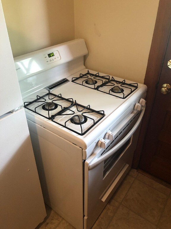 12 Spaulding St unit 1, Wakefield, MA 01880 - photo 4