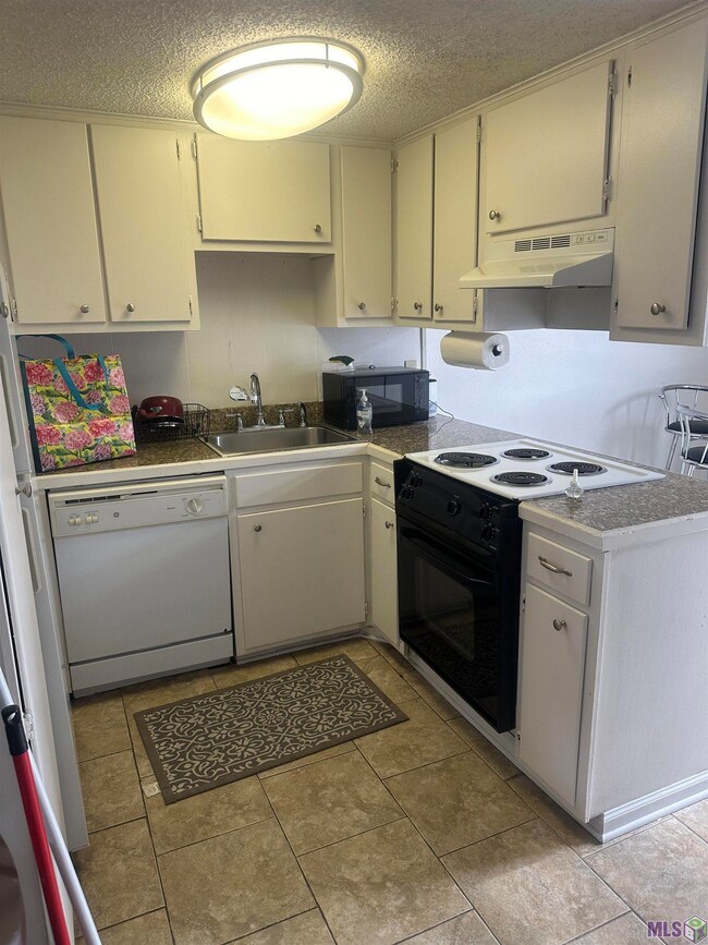 3005 Highland Rd unit 15, Baton Rouge, LA 70802 - photo 2